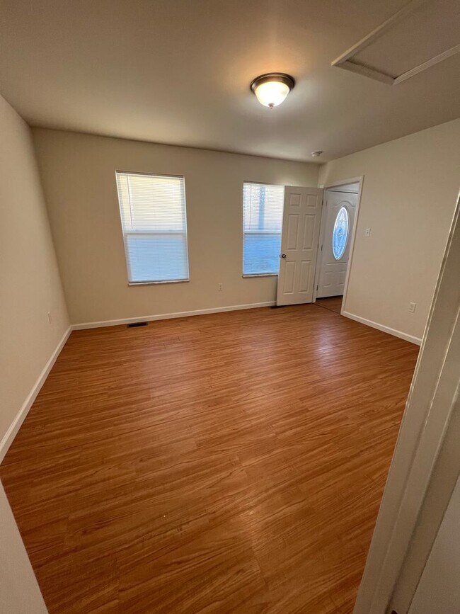 Building Photo - 112 Horseshoe Valley Dr
