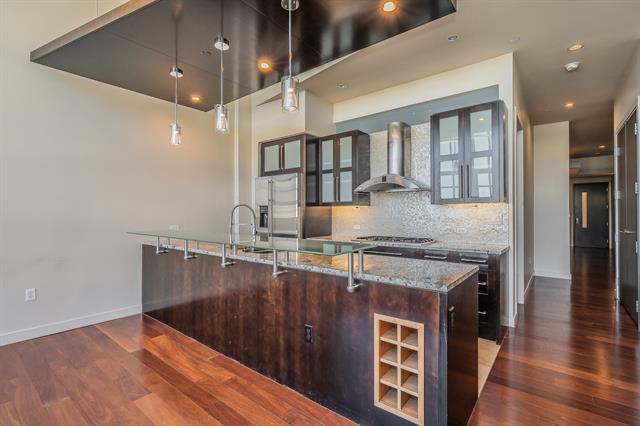 Building Photo - 2600 W 7th St