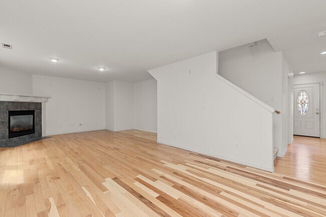 Building Photo - Stunning 3 bed, 2.5 bath home in desirable Bothell neighborhood