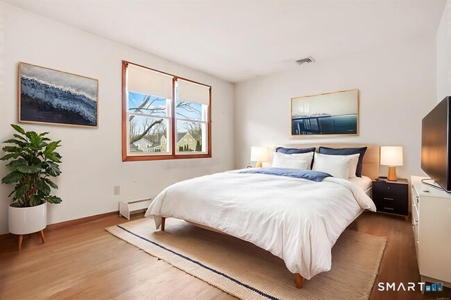 Building Photo - 732 Tunxis Hill Rd