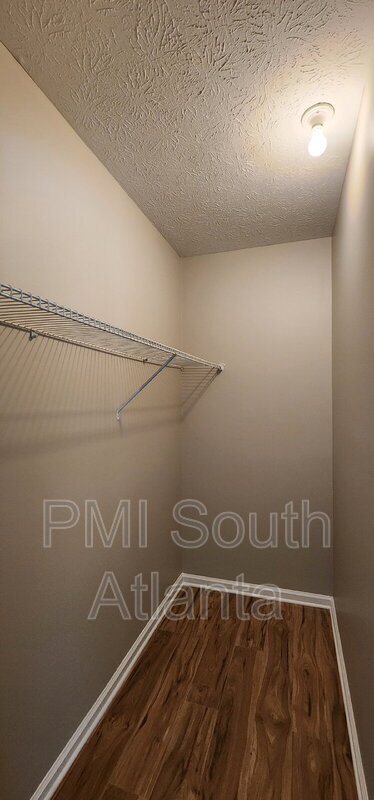 Building Photo - 834 Ridge Ave