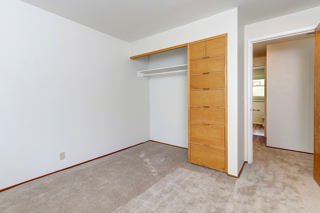 Building Photo - 26 6th St S