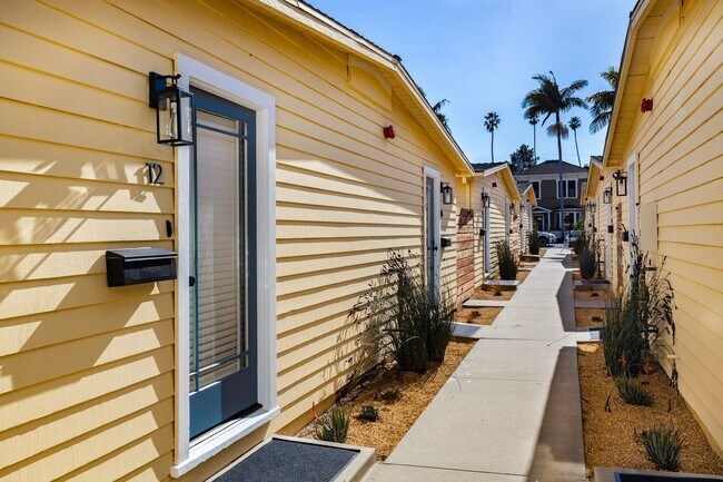 Building Photo - 3 Bed/2 Bath + Office Den - Downtown Santa Barbara
