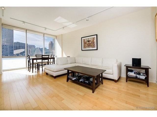 Building Photo - 8 E Randolph