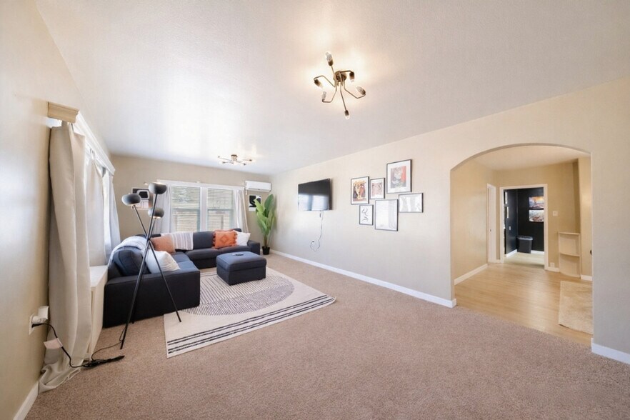 Building Photo - 170 E 100 N