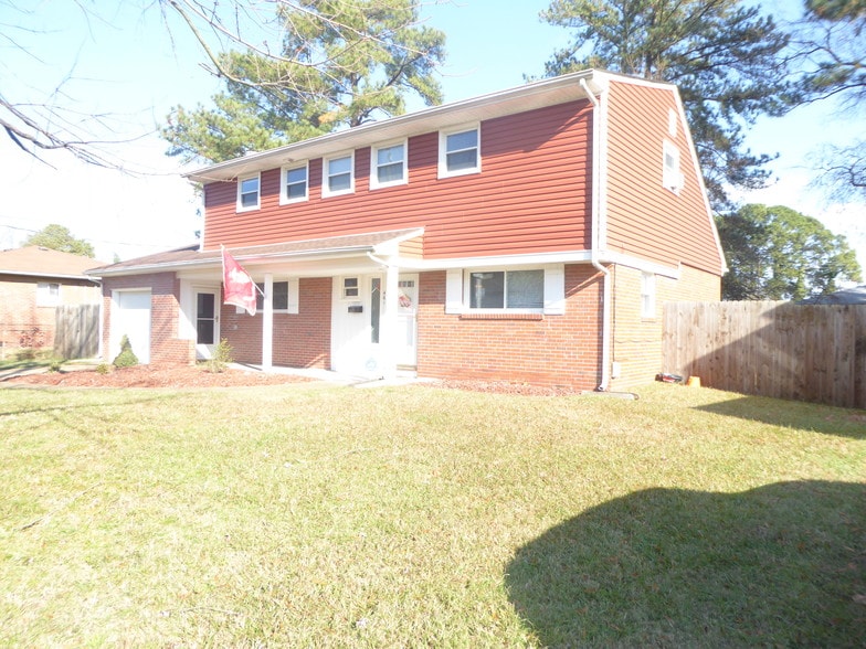 front yard - 461 Pepper Mill Ln