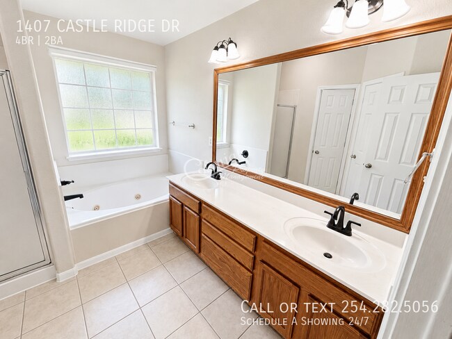 Building Photo - 1407 Castle Ridge Dr