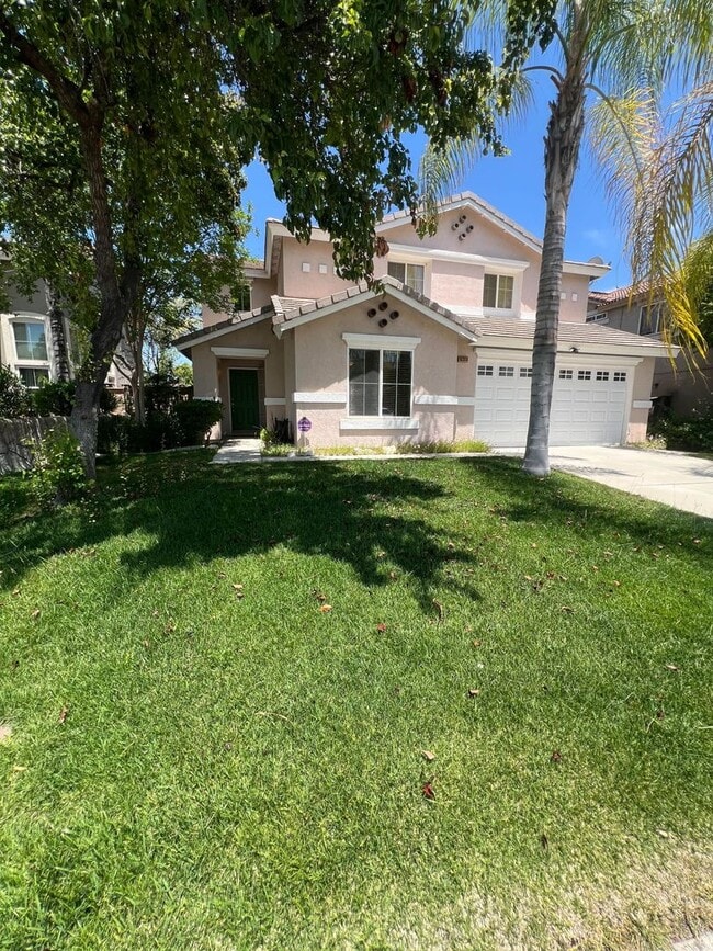 Primary Photo - Spacious 6-Bedroom Home with Loft in Prime...