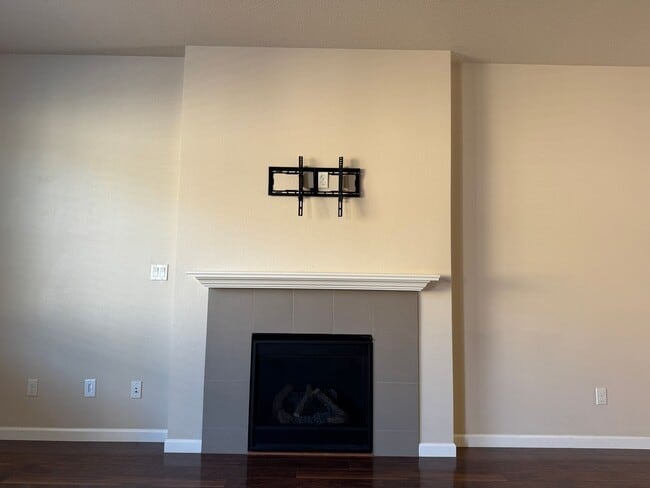 Building Photo - Amazing 3 bedroom home