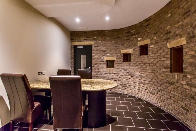 Building Photo - 3338 Peachtree Rd NE