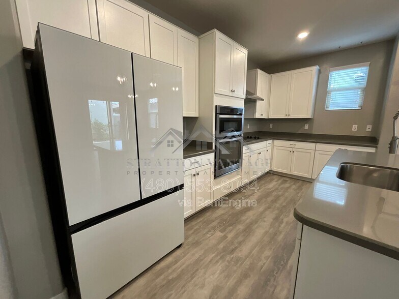 Building Photo - 11689 N 166th Dr