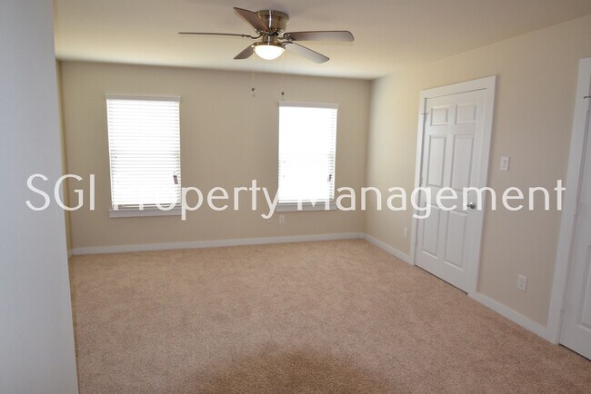 Building Photo - 523 Wood Dr