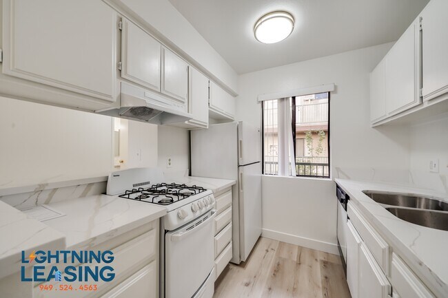 Building Photo - 6827 Whitsett Ave