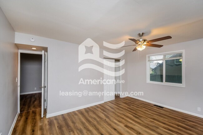 Building Photo - 3620 N Gladstone Ave