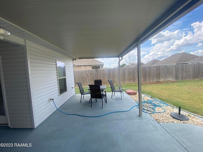 Building Photo - 204 Sparkling Meadows Ln