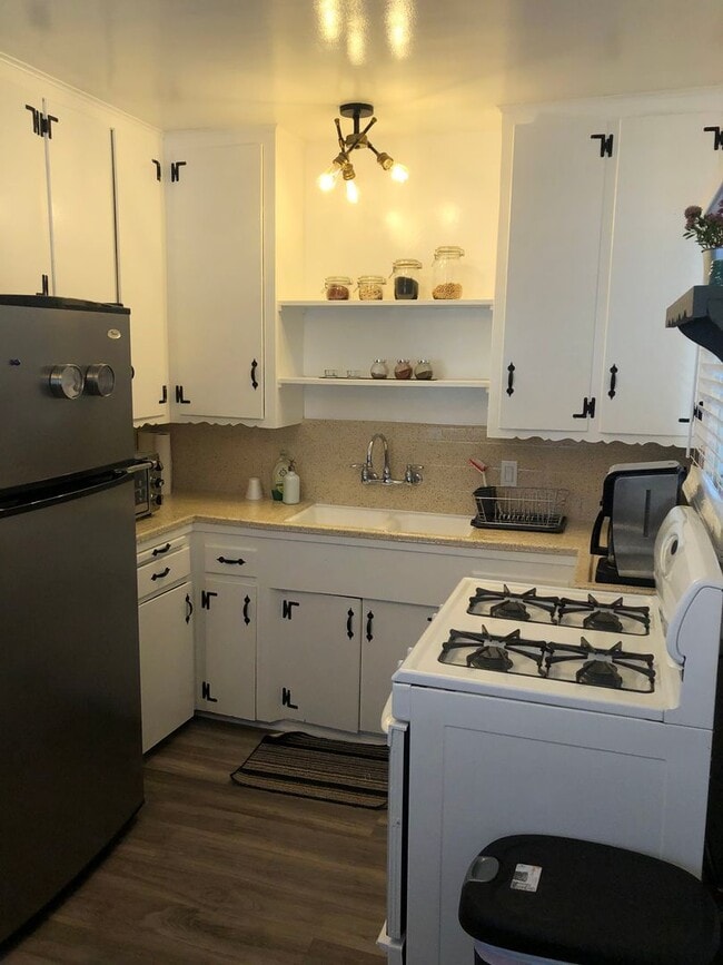 Building Photo - 12427 Chandler Blvd