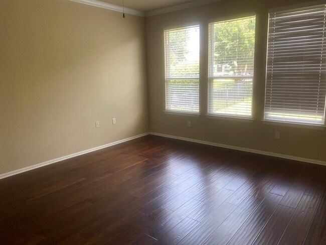 Building Photo - 721 Independence Creek Ln