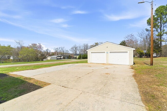 Building Photo - 159 Hazel Dr