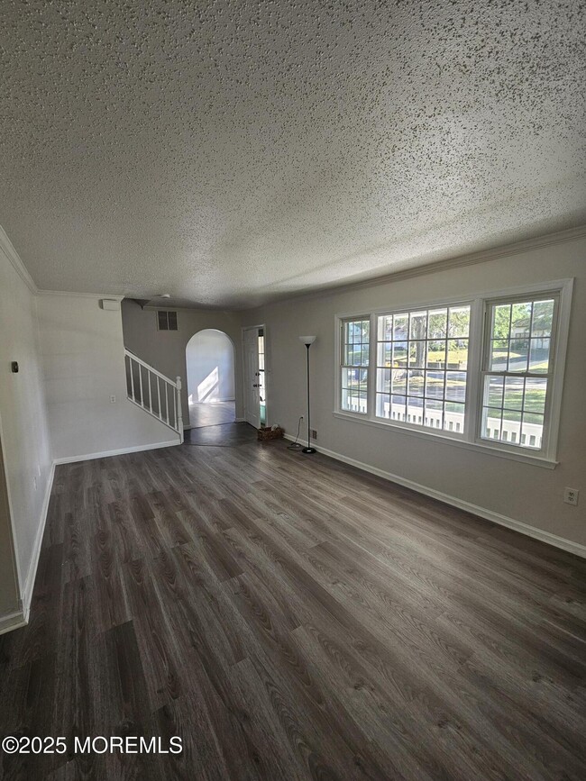 Building Photo - 1024 Irving Pl