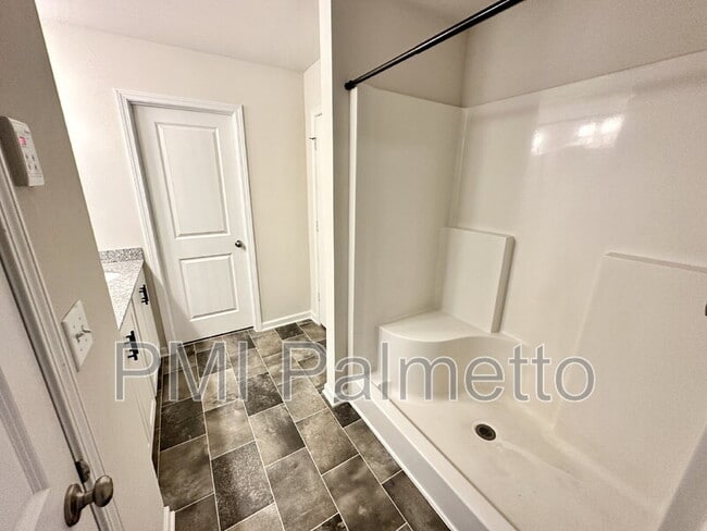 Building Photo - 335 Chetsley Dr