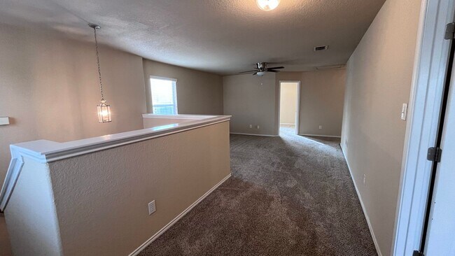 Building Photo - * Make this spacious home in Helotes off B...