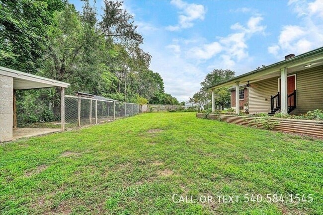 Building Photo - 5001 Hildebrand Rd NW