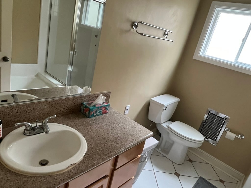 Bathroom - 11646 Chenault St