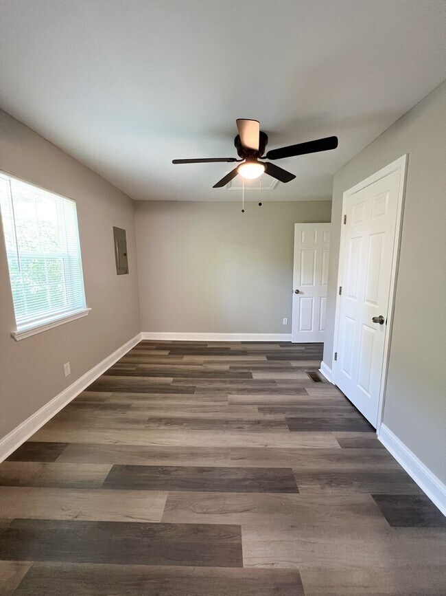 Building Photo - Renovated Home Off Madison Street – Pet Friendly!