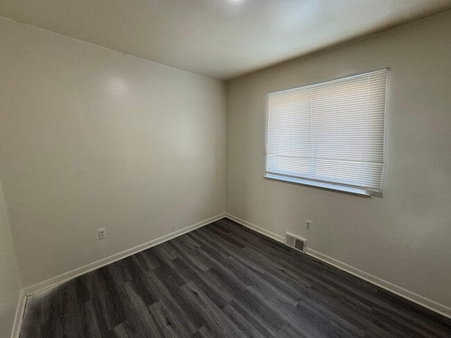 Building Photo - 16024 Wellington Ave