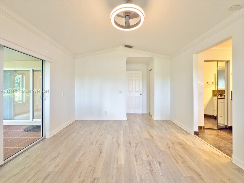 Building Photo - 1583 Presidio Dr