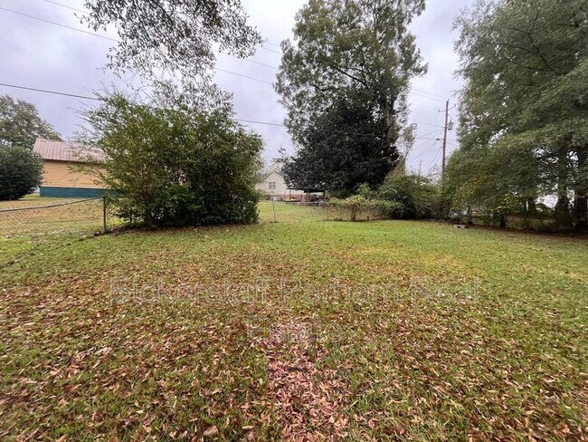 Building Photo - 105 Richmond St