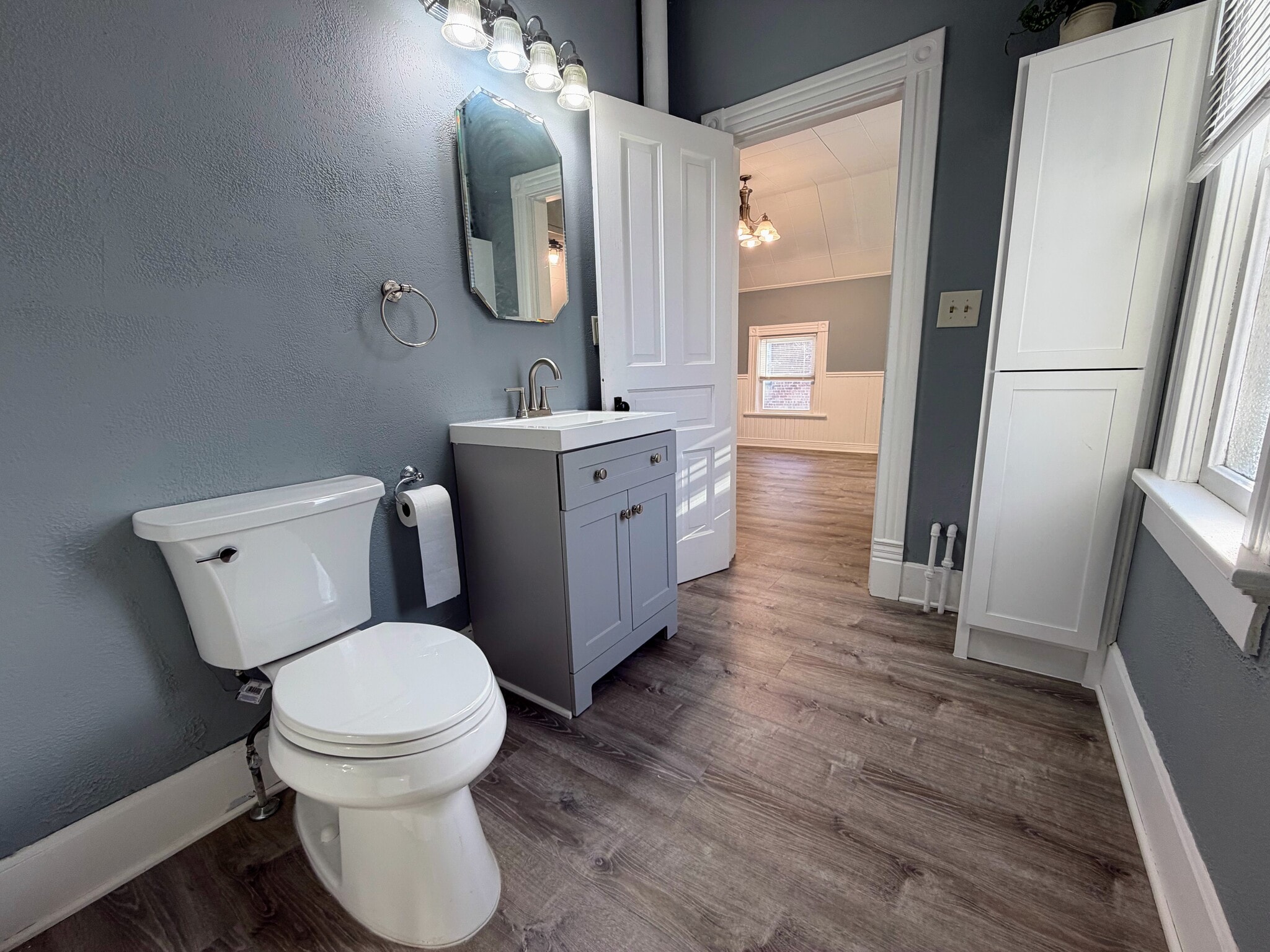 Building Photo - 213 S Webster St