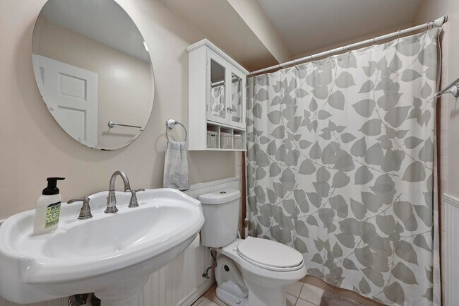 Building Photo - 9209 Rock Way Dr