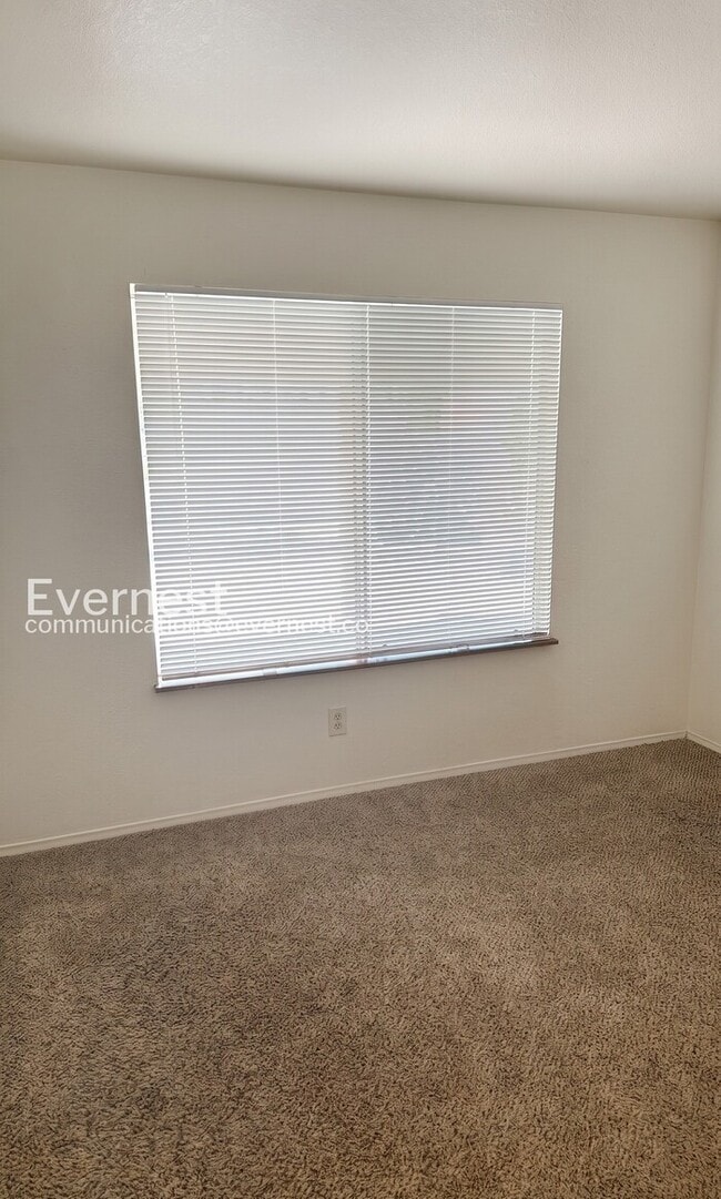 Building Photo - 2 Bed/2 Bath Home with Fenced Yard & Garage / Pet-Friendly / Vouchers Accepted / Available Soon!