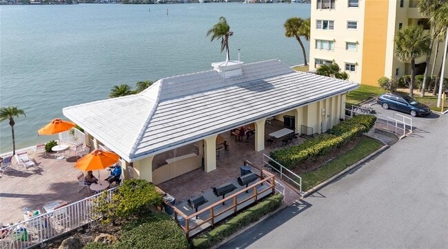 Building Photo - 4775 Cove Cir