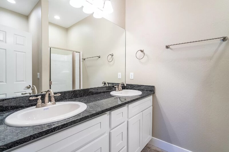 Building Photo - 2430 W Pikes Peak Dr