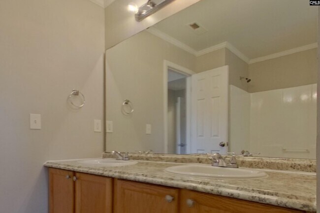 Building Photo - 180 Riglaw Cir