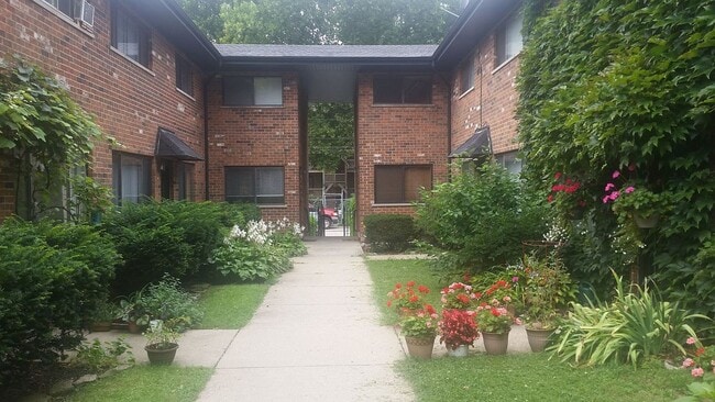Building Photo - 5440 S Kimbark Ave