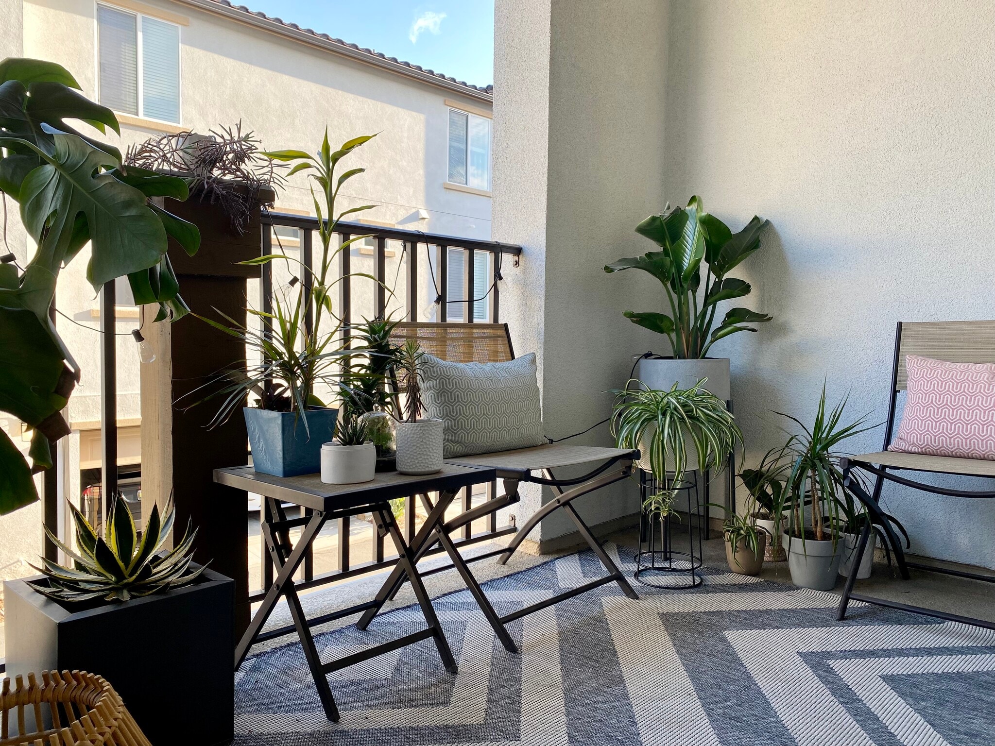 Balcony area to relax & unwind - 1135 Calle Montana
