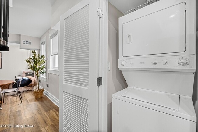 Building Photo - 604 S 3rd St