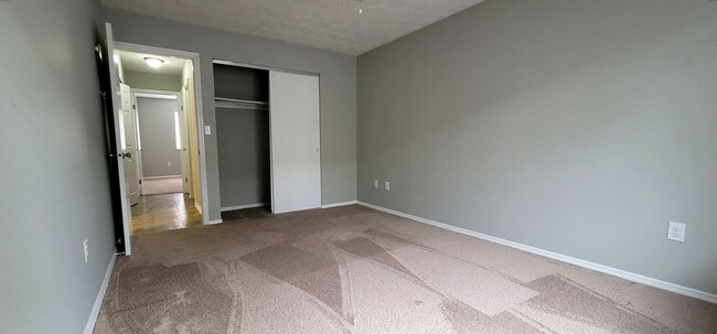 Building Photo - Cozy 2 bed 1.5 Bath Condo With Car Port