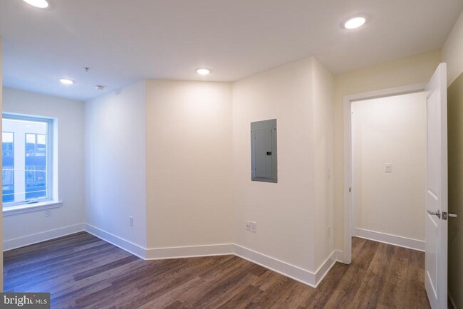 Building Photo - 2444 Frankford Ave
