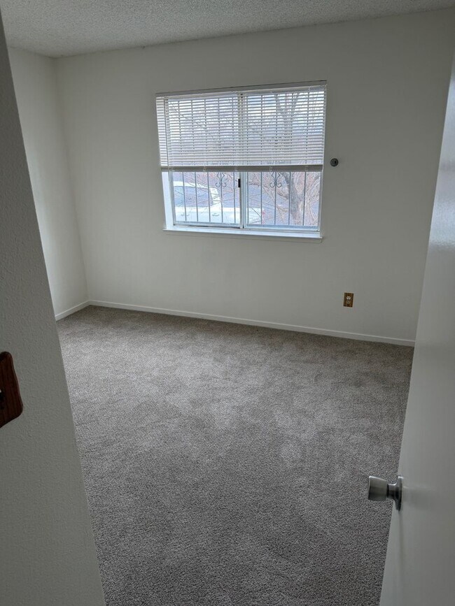 Building Photo - 2706 Powder Dr