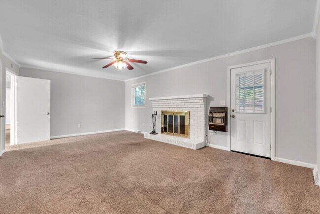 Building Photo - Spacious 3 Bedroom, 2 Bath Home with Dual Living Areas & Energy-Saving Solar Panels! $2000/mo rent