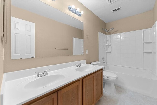 Building Photo - Move in ready! 3-bed 2.5-bath 2354 sqft 2-...