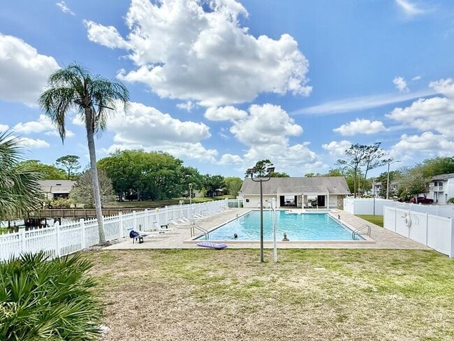 Building Photo - 6388 93rd Ter