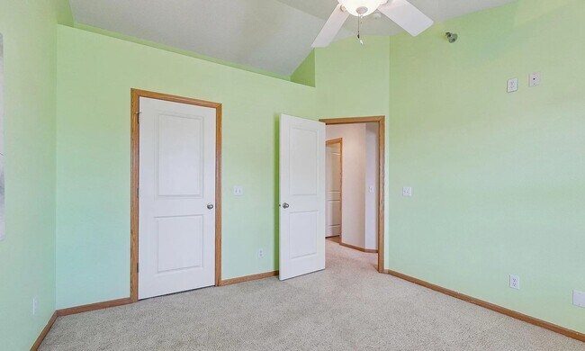 Building Photo - 6806 S 182nd Ct