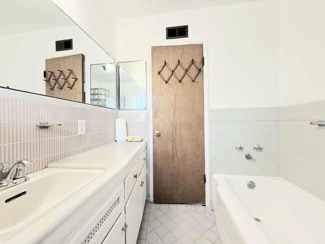 Building Photo - 4029 Don Diablo Dr