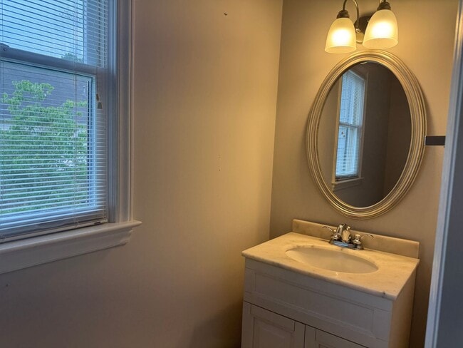 Building Photo - Beautiful home near downtown New Bern