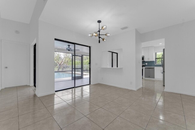 Building Photo - 10084 Camelback Ln